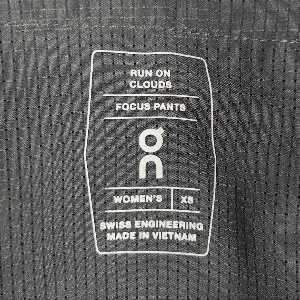 On Cloud Focus Stretch Jogger Pants Women's XS Pebble Running Outdoor - Picture 7 of 16